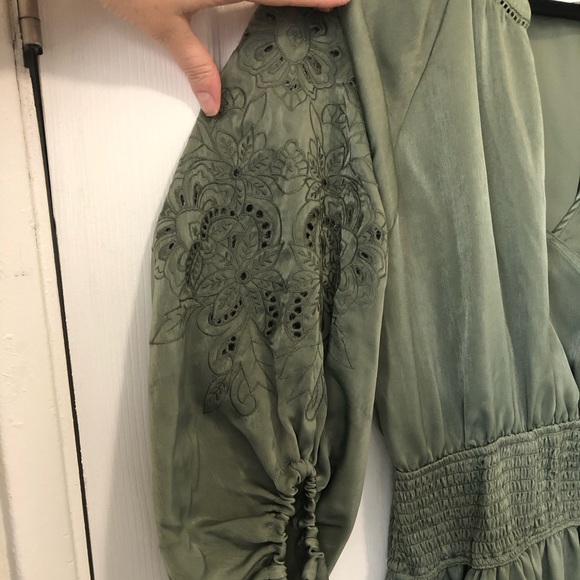 A COLLECTIVE STORY Annie Floral Smocked Mini Dress Dark Olive Large - Picture 9 of 13